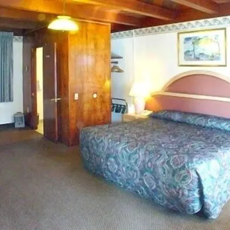 Cloverdale Oaks Inn-3